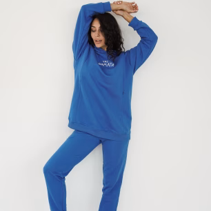 "Time to Hug" tracksuit 27000 Light jeans